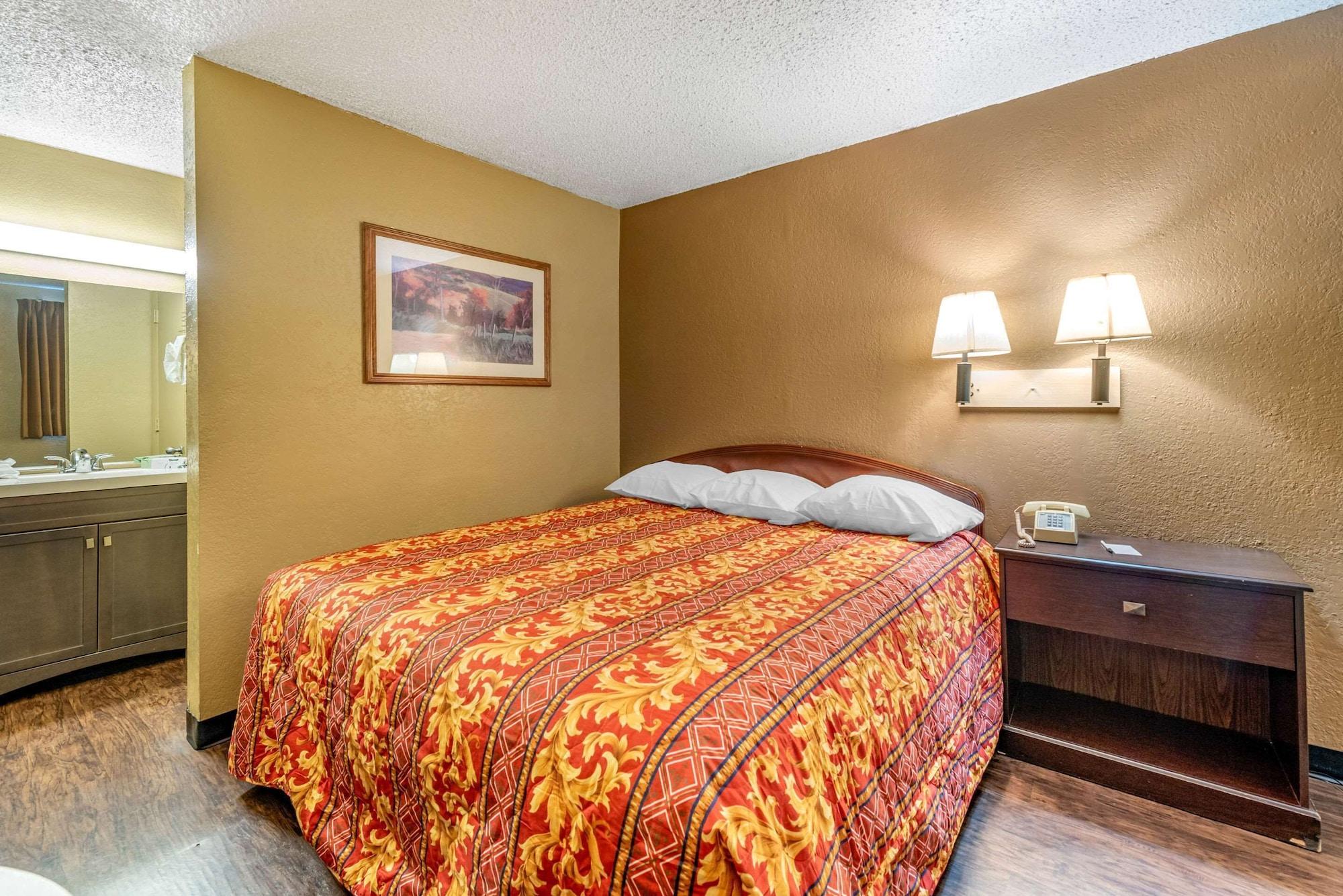 Rodeway Inn Pueblo Bagian luar foto