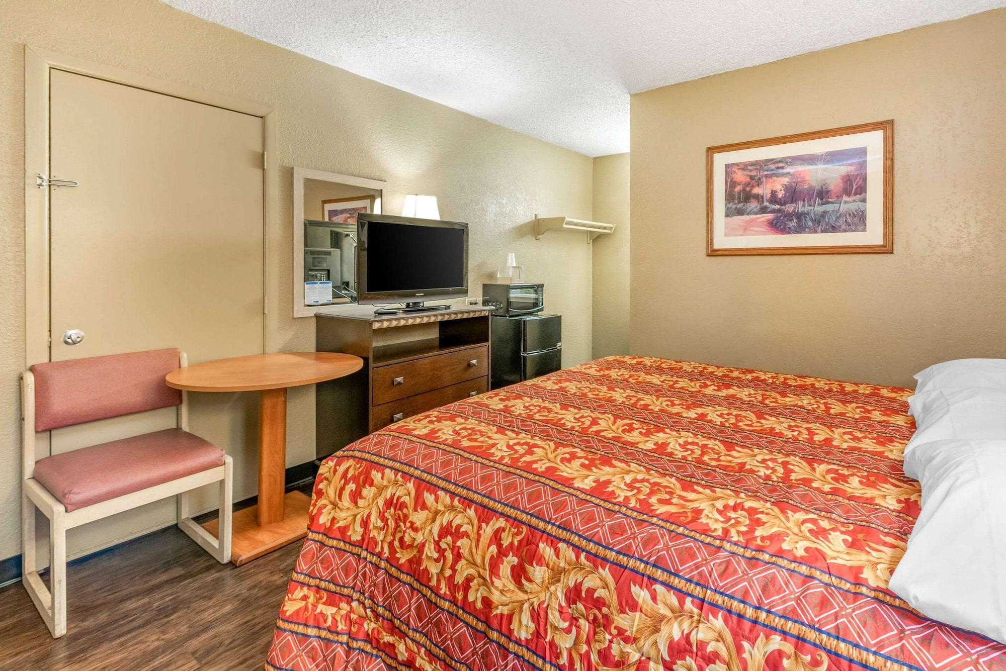 Rodeway Inn Pueblo Bagian luar foto