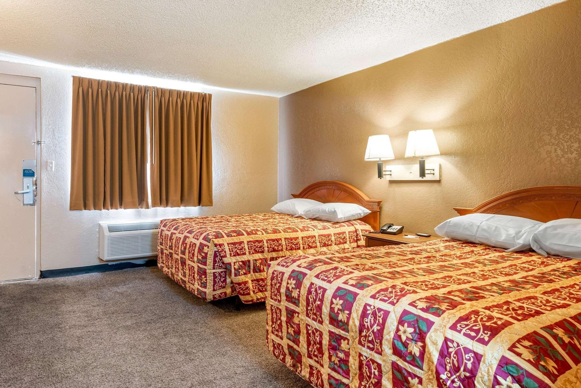 Rodeway Inn Pueblo Bagian luar foto
