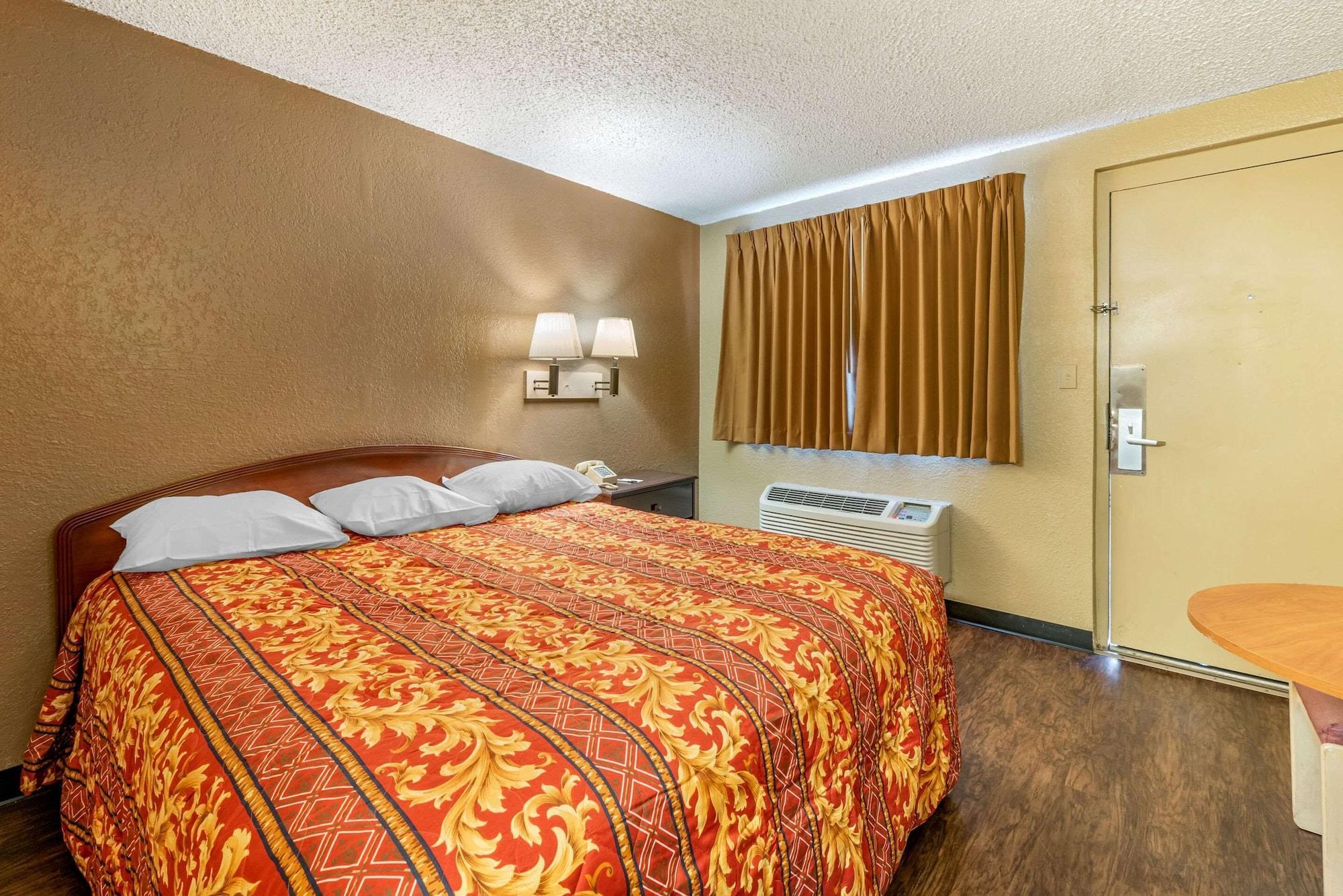 Rodeway Inn Pueblo Bagian luar foto