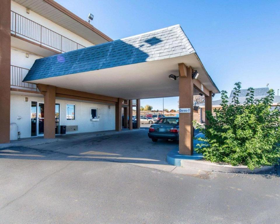 Rodeway Inn Pueblo Bagian luar foto