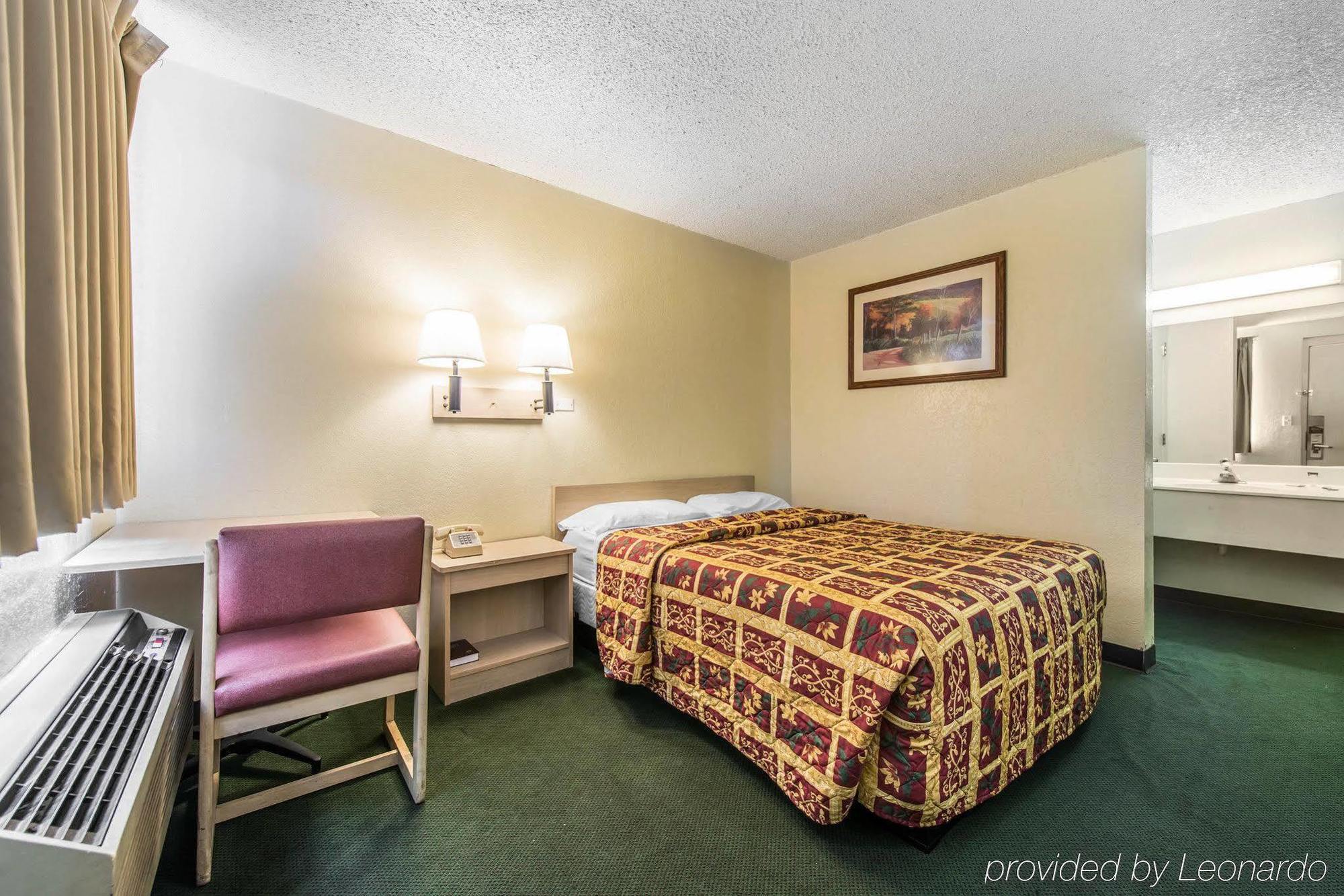 Rodeway Inn Pueblo Bagian luar foto