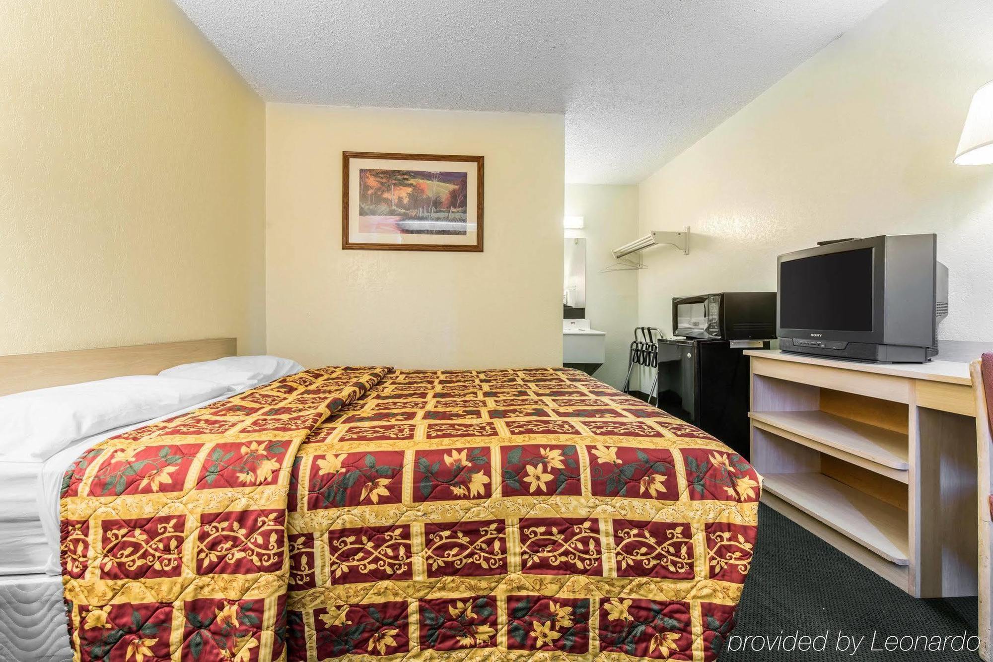 Rodeway Inn Pueblo Bagian luar foto