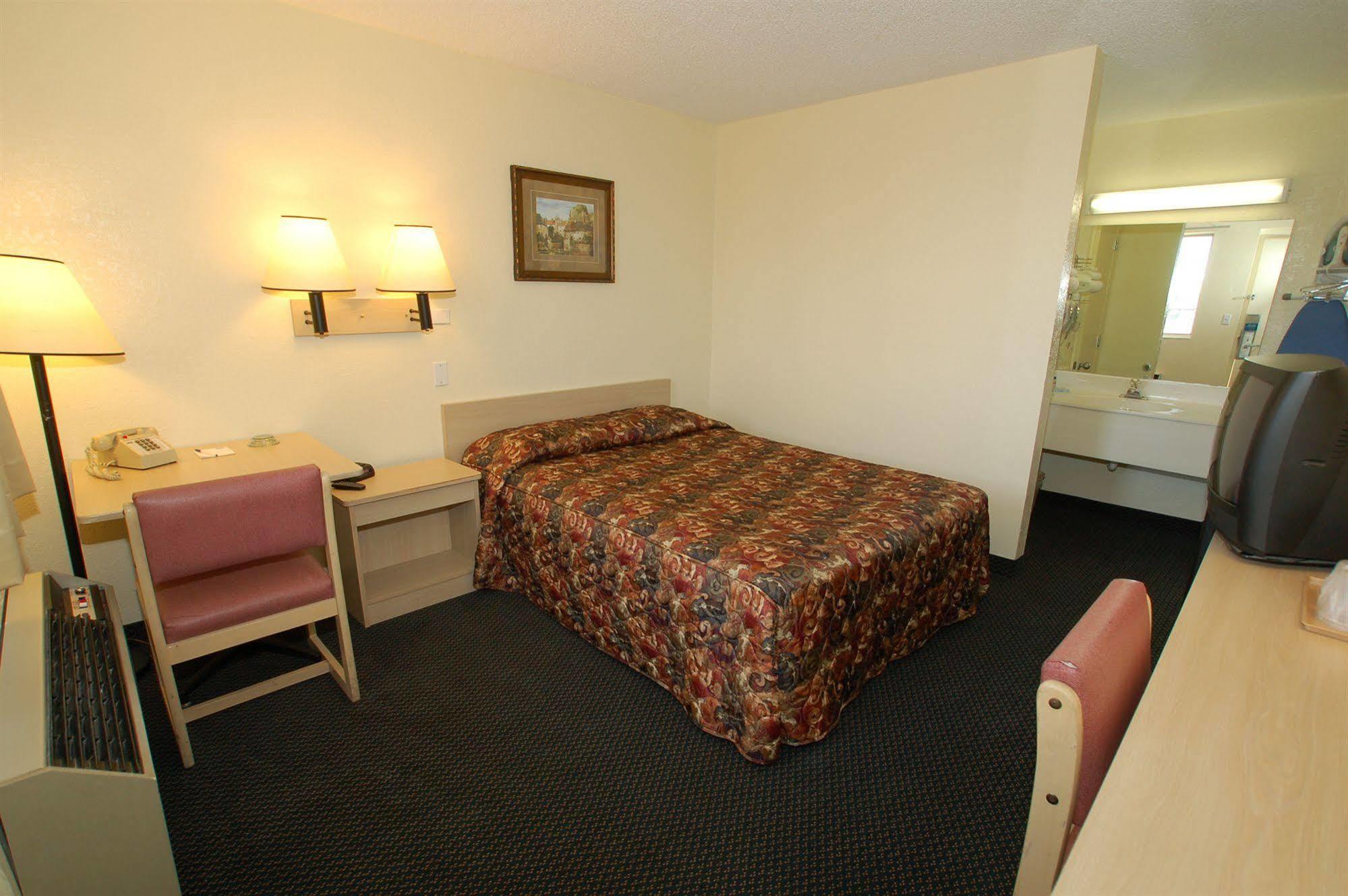 Rodeway Inn Pueblo Ruang foto