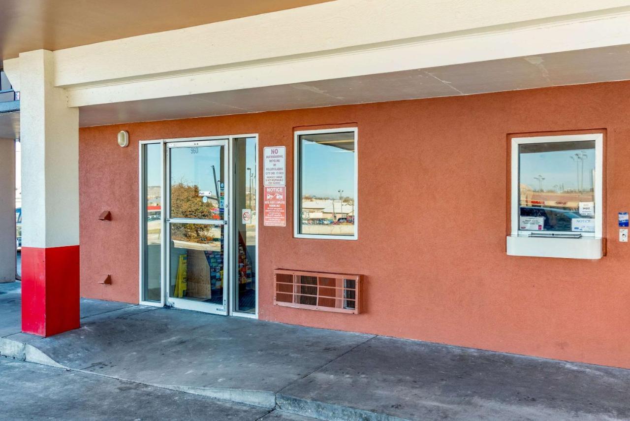 Rodeway Inn Pueblo Bagian luar foto