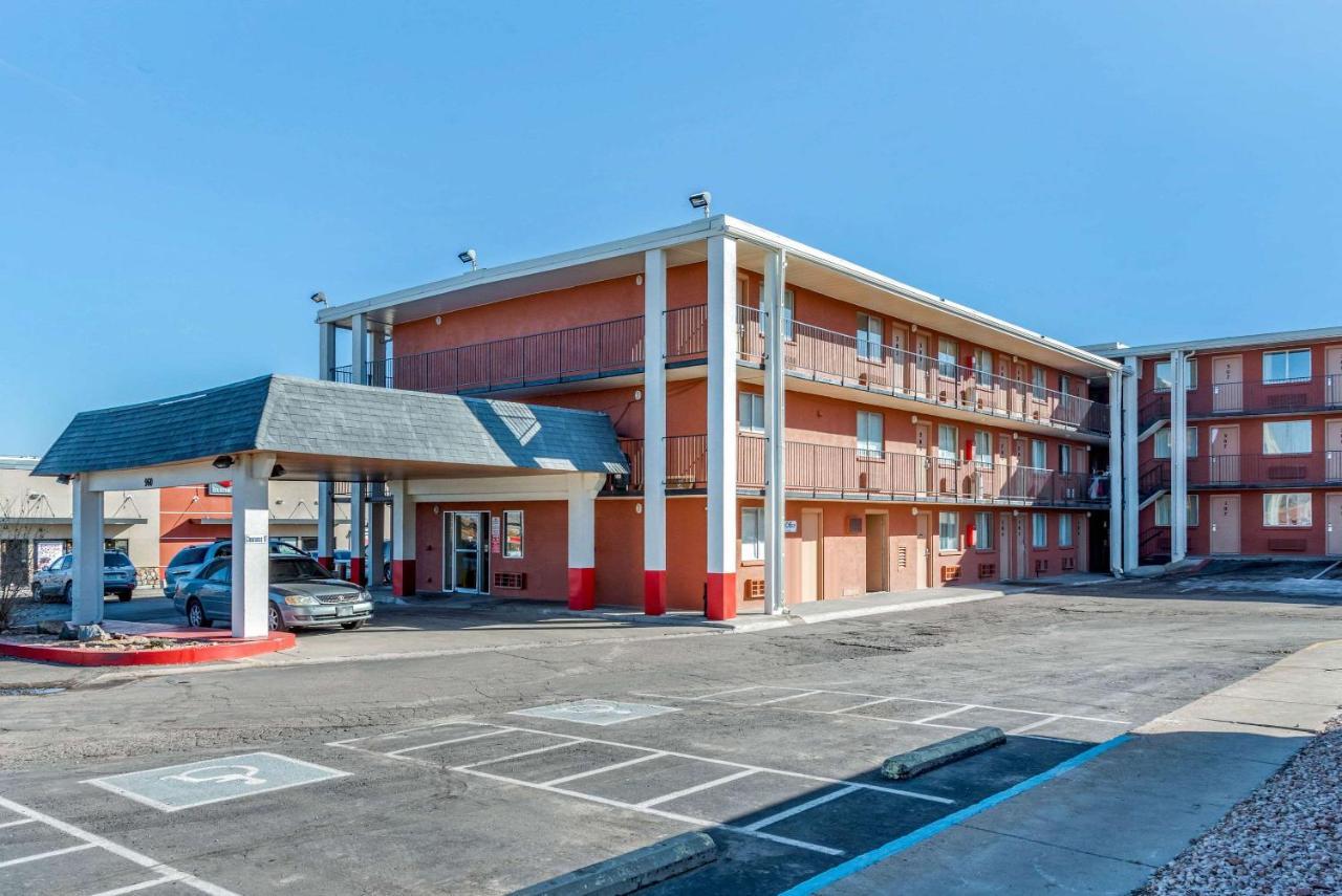 Rodeway Inn Pueblo Bagian luar foto